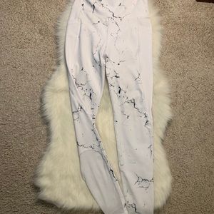 Buff bunny white marble leggings